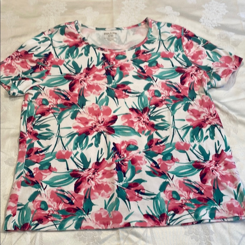 White Stag XL Cotton Pink and Green Short Sleeve T-Shirt Vintage but Like New